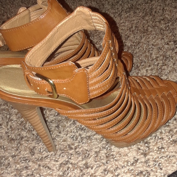 Heels - Picture 2 of 5